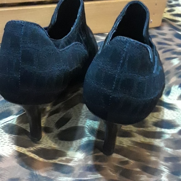 Beautiful Victoria Spencer Booties - Picture 5 of 8